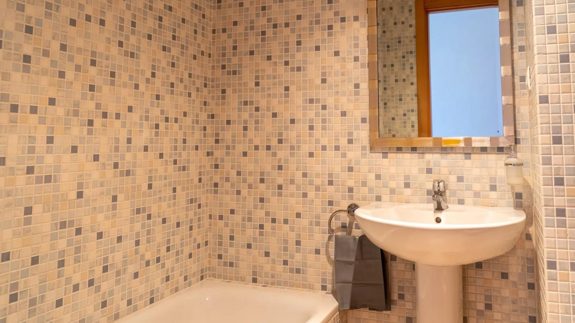 Beautiful 2-Bed Apartment In Casares Costa Bahia de Casares